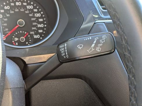 Used 2020 Volkswagen Tiguan SE image 28