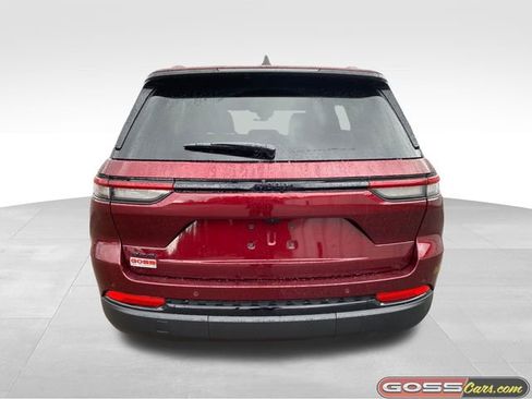 Certified 2025 Jeep Grand Cherokee Altitude image 4