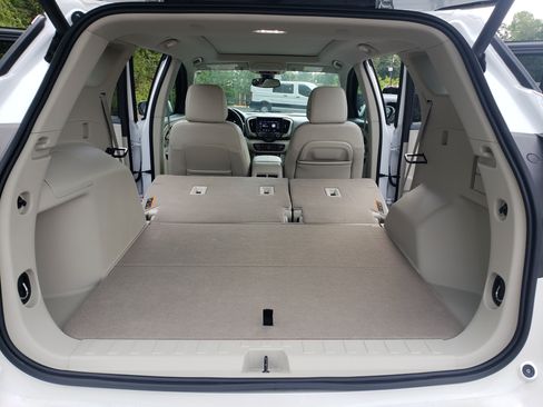 Used 2024 GMC Terrain Denali w/ Denali Premium Package AWD/4WD image 10