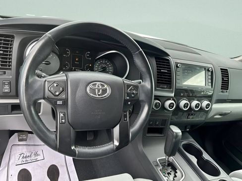 Used 2022 Toyota Sequoia SR5 AWD/4WD image 21