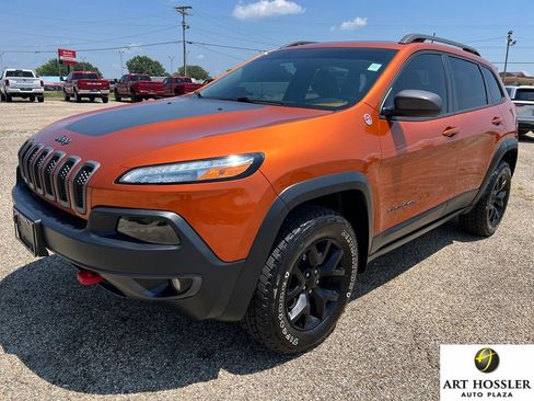 Used 2016 Jeep Cherokee Trailhawk w/ Comfort/Convenience Group AWD/4WD image 1