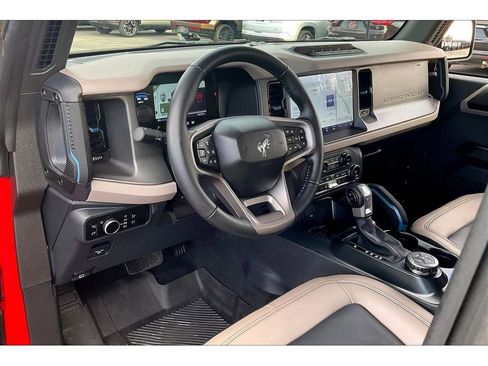 Used 2024 Ford Bronco Wildtrak image 15