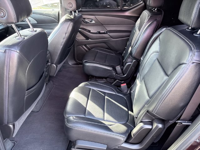 Used 2023 Chevrolet Traverse LT FWD image 6