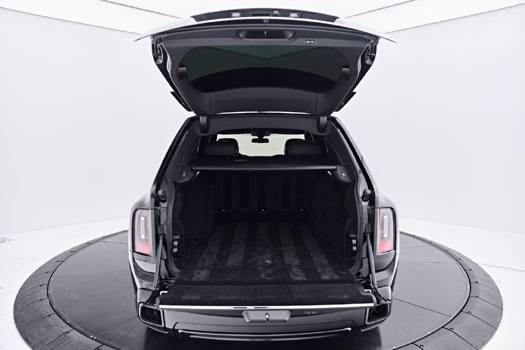Used 2025 Rolls-Royce Cullinan Black Badge AWD/4WD image 23