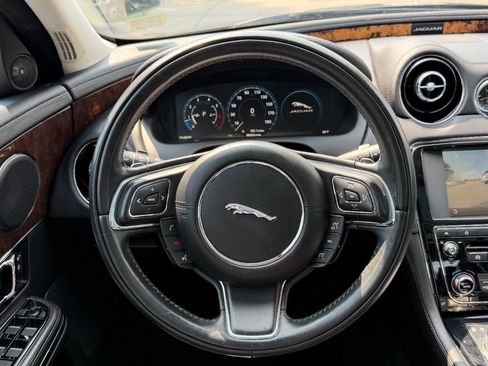 Used 2016 Jaguar XJ R-Sport image 34