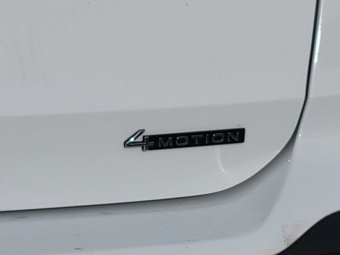 Used 2025 Volkswagen Taos SEL image 17