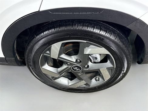 Certified 2025 Hyundai Venue SEL image 33