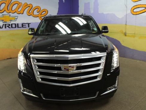 Used 2017 Cadillac Escalade ESV Premium Luxury AWD/4WD image 3