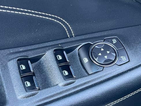 Used 2022 Ford Edge Titanium image 13