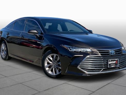 Used 2019 Toyota Avalon XLE image 2