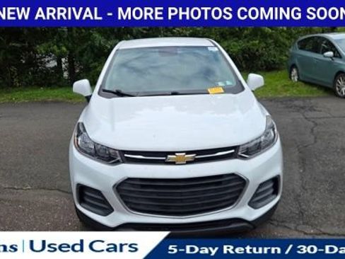 Used 2018 Chevrolet Trax LS FWD image 2