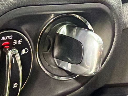 Used 2025 Porsche Macan image 34