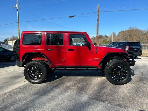 Used 2014 Jeep Wrangler Unlimited Sahara image 10