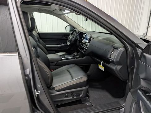 Used 2023 Nissan Pathfinder SL w/ SL Premium Package AWD/4WD image 29