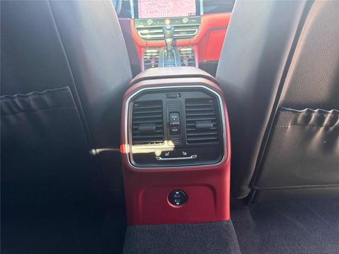 Used 2024 Porsche Macan w/ Premium Plus Package image 27