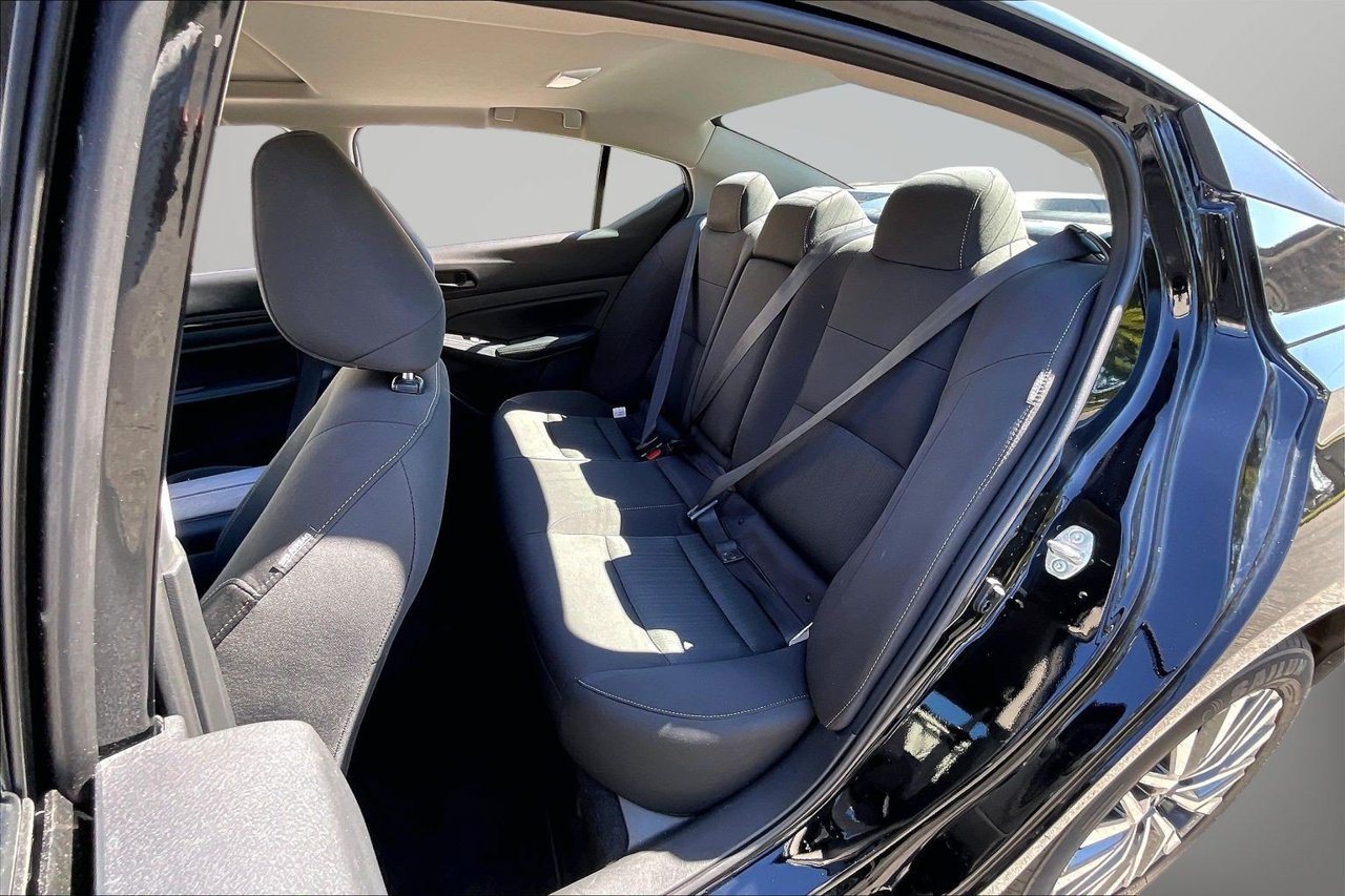 Used 2025 Nissan Altima 2.5 SV w/ SV Premium Package AWD/4WD image 21