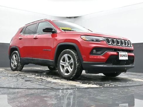 Used 2024 Jeep Compass Latitude image 41