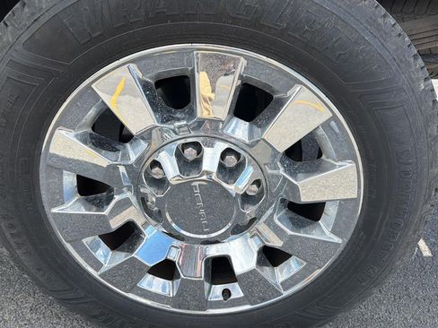 Used 2019 GMC Sierra 2500 Denali w/ Duramax Plus Package AWD/4WD image 9