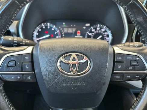 Used 2021 Toyota Highlander XLE AWD/4WD image 26