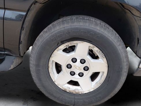 Used 2004 Chevrolet Suburban LT w/ Preferred Equipment Group image 10