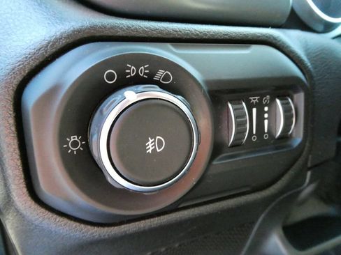 Used 2018 Jeep Wrangler Unlimited Sport AWD/4WD image 25