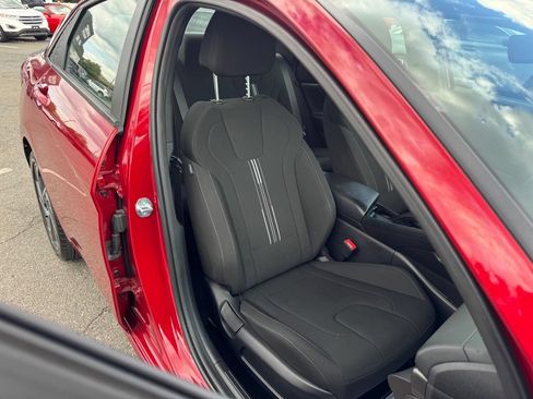 Used 2025 Hyundai Elantra Sport FWD image 18
