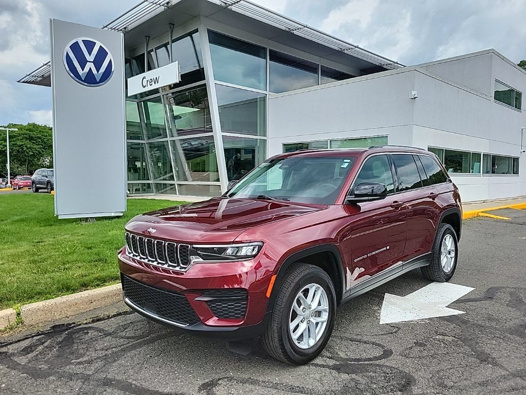 Used 2024 Jeep Grand Cherokee Laredo X AWD/4WD image 1