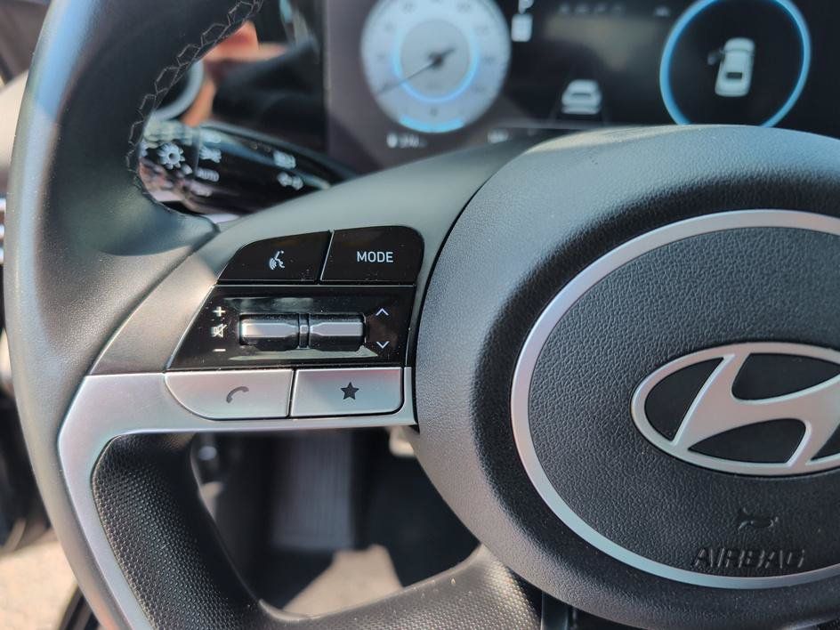Used 2025 Hyundai Elantra Limited FWD image 19
