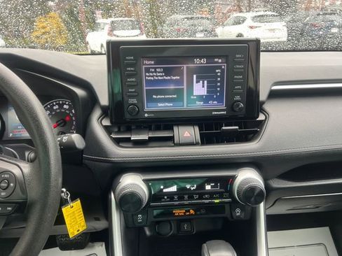Used 2022 Toyota RAV4 LE image 18