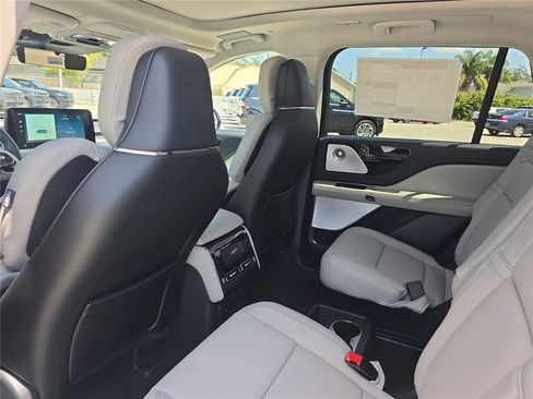 New 2026 Lincoln Aviator Reserve AWD/4WD image 11