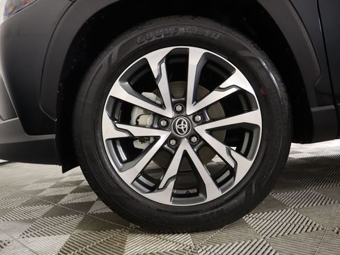 Used 2023 Toyota Corolla Cross XLE image 30
