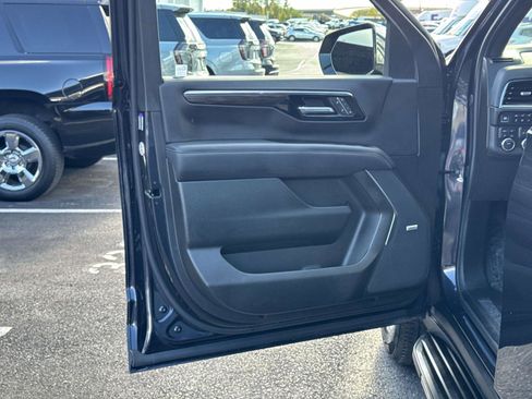 Certified 2025 Chevrolet Suburban Premier image 17