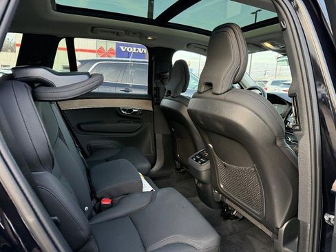 Used 2025 Volvo XC90 B6 Plus image 11