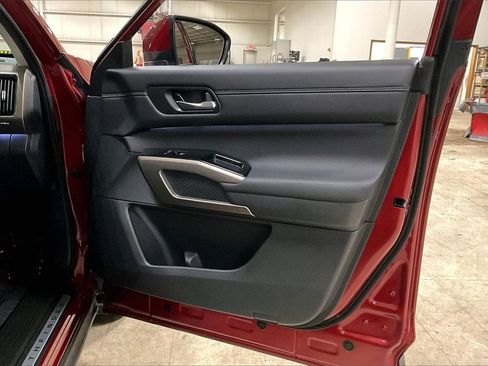 Used 2024 Nissan Pathfinder Platinum w/ Cargo Package image 23