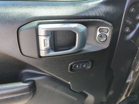 Used 2021 Jeep Gladiator Sport AWD/4WD image 18