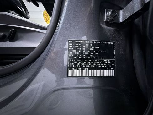Used 2024 Volkswagen Tiguan SE R-Line image 14