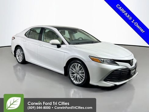 Used 2019 Toyota Camry XLE image 1