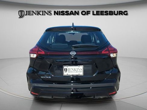 Certified 2022 Nissan Kicks S image 9