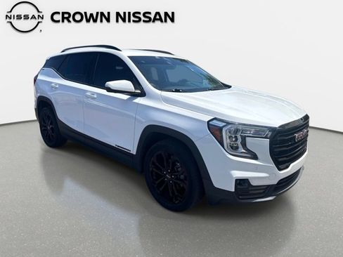 Used 2022 GMC Terrain SLT w/ Tech Package FWD image 11
