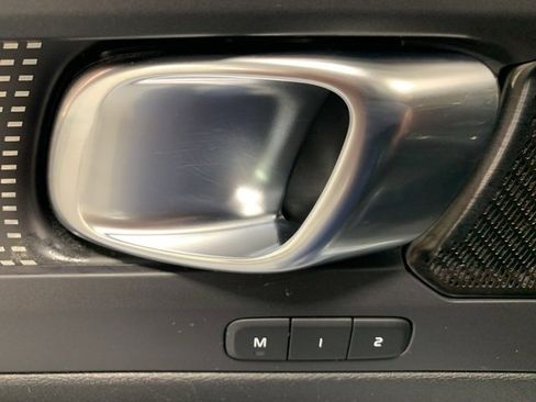 Used 2022 Volvo XC40 T5 R-Design w/ Climate Package image 12