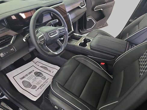 New 2025 GMC Acadia Denali w/ LPO, All-Weather Package FWD image 21