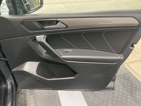 Used 2022 Volkswagen Tiguan SE AWD/4WD image 4