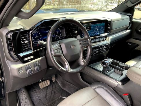Used 2022 Chevrolet Silverado 1500 ZR2 w/ Technology Package image 18