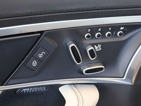 Used 2018 Jaguar F-TYPE R-Dynamic image 11