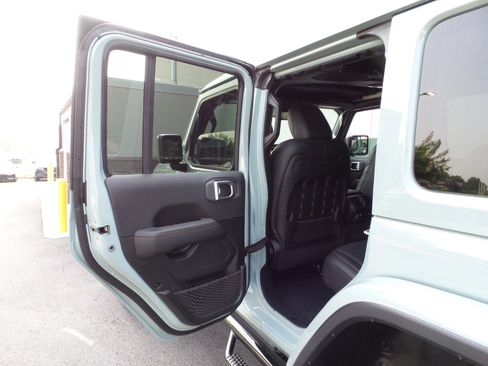 Used 2023 Jeep Wrangler Unlimited Rubicon 392 AWD/4WD image 41