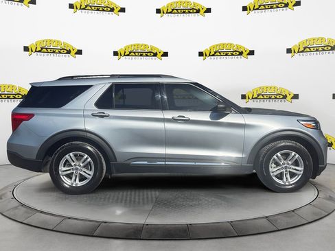 Used 2023 Ford Explorer XLT image 6