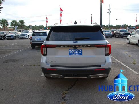Used 2025 Ford Explorer Active w/ Active Comfort Package RWD image 4