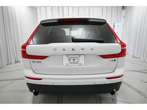 Used 2018 Volvo XC60 T6 Momentum w/ Vision Package image 6