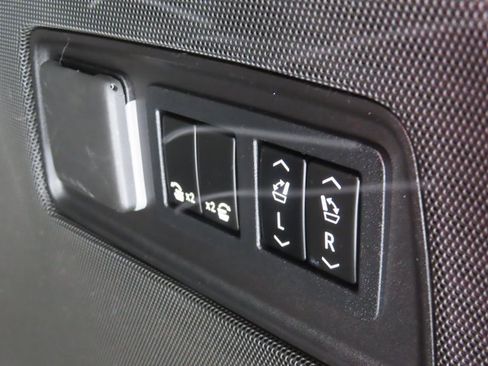 Used 2021 Cadillac Escalade ESV Premium Luxury w/ Driver Assist Tech Package image 35