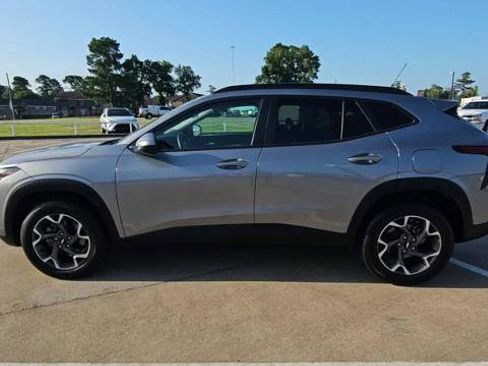 Certified 2024 Chevrolet Trax LT w/ Sunroof Package FWD image 5